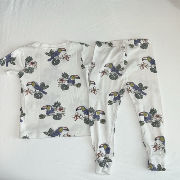 Little planet organic pajamas - Picture 3 of 4